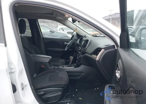 2015 Jeep Cherokee Latitude z USA, uszkodzony, nr VIN 1C4PJMCS2FW725007